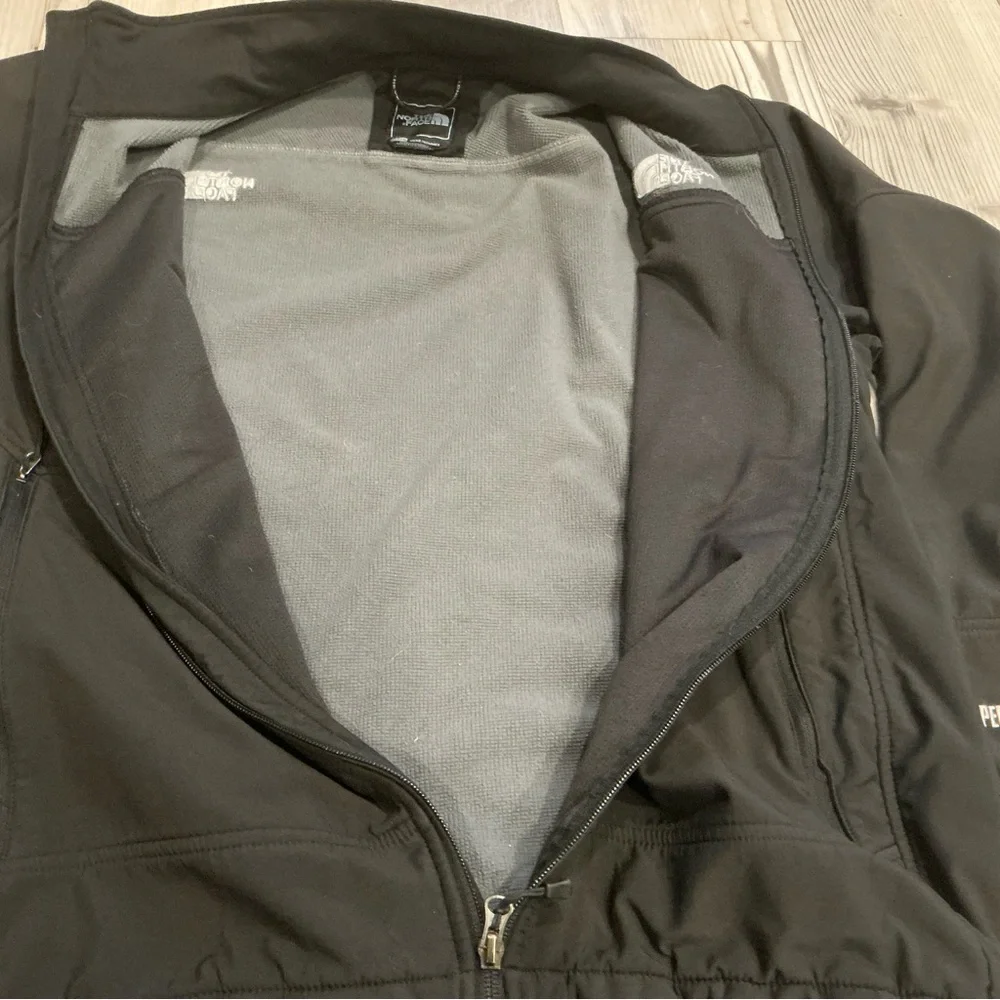 The north face windstopper soft shell jacket men’s black size XL zipper front
